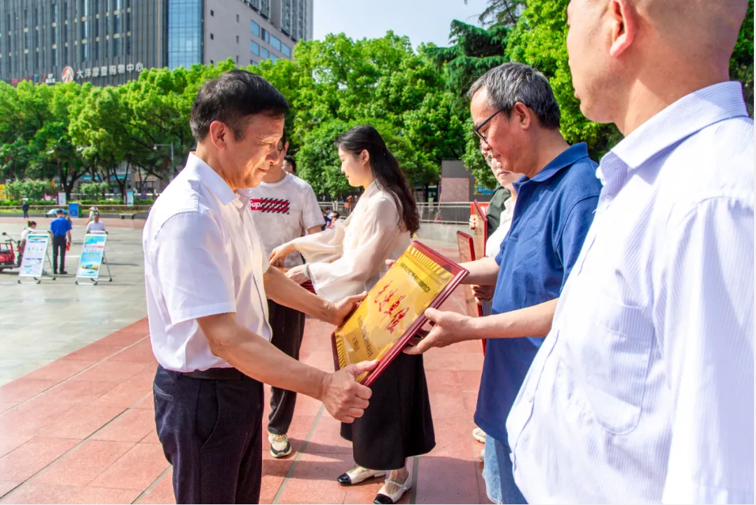 4949天空彩与你同行小说
